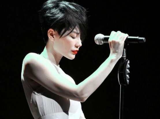 爱与痛的边缘 歌词