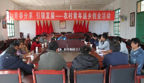 充分调动贫困群众积极性主动性创造性坚持扶贫和什么相结合