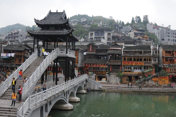 凤凰城在哪个城市