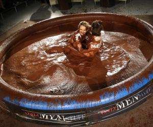 克罗地亚卡车起火烧毁1吨巧克力，巧克力最后的下场是啥？