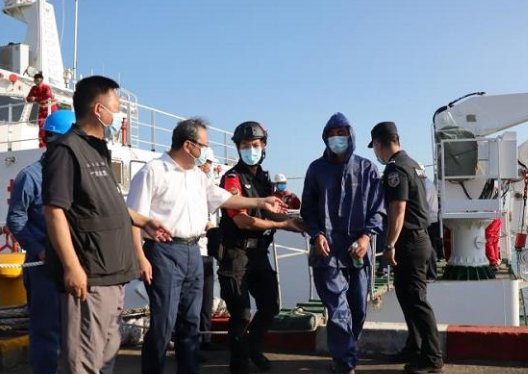 广东阳江籍渔船沉没12人获救了？