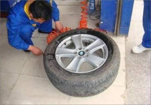银川男子给轮胎充气发生爆炸,当事人的状况如何