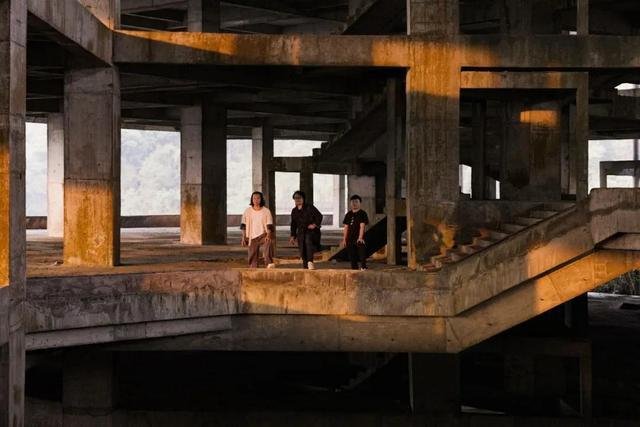 6个广东青年睡遍烂尾楼，他们为什么这么做？他们不害怕吗？