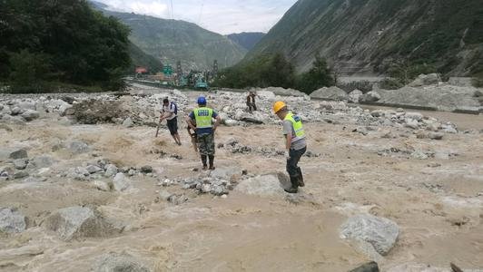 卧龙上万游客滞留，山洪泥石流的危害有多大？