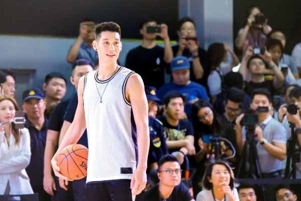 有哪些体育明星的励志故事？？