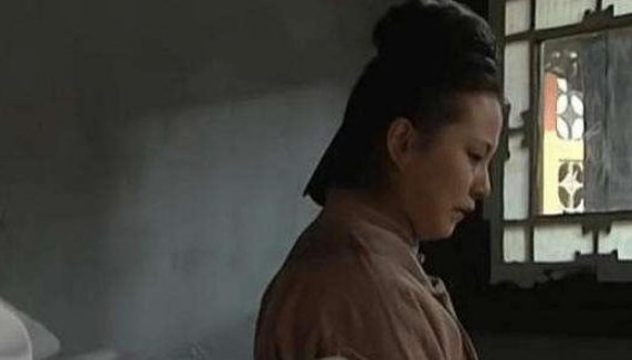 《雍正王朝》中康熙放过了郑春华，为什么雍正却要她死呢？