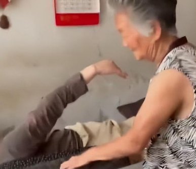 讨羊肉汤老人儿子发声：母亲言辞有些夸张，实际情况是怎样的？