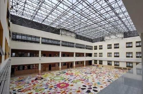 什么是封闭学校？