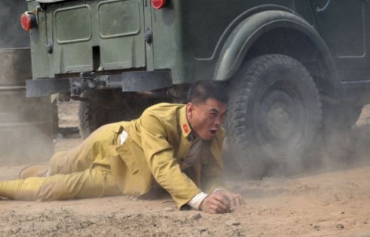 “轻伤不下火线”下一句是什么？