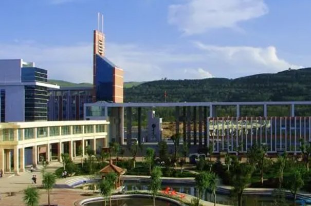 西宁中考录取分数线多少分？