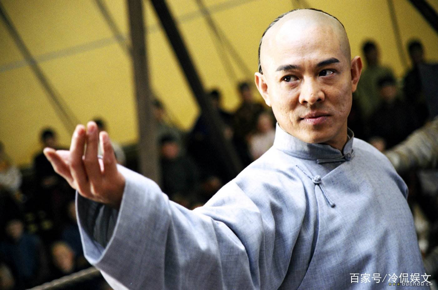 《战狼2》爆红后，李连杰警告吴京：从此夹着尾巴做人，发生了什么事情呢？