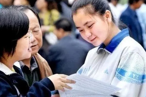 奎屯市高级中学录取分数线？