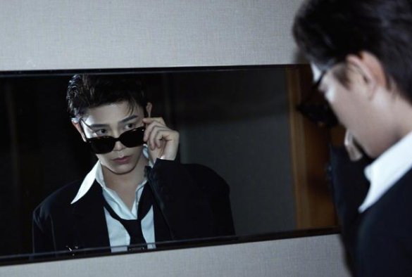 丁禹兮活动造型图集，梳起利落背头，这个造型适合他吗？