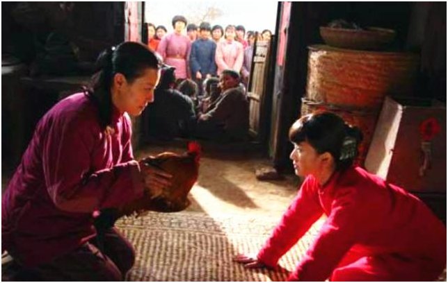 贵州一小伙“代姐出嫁”，新娘装扮好似女子，真正的新娘为何不出现？