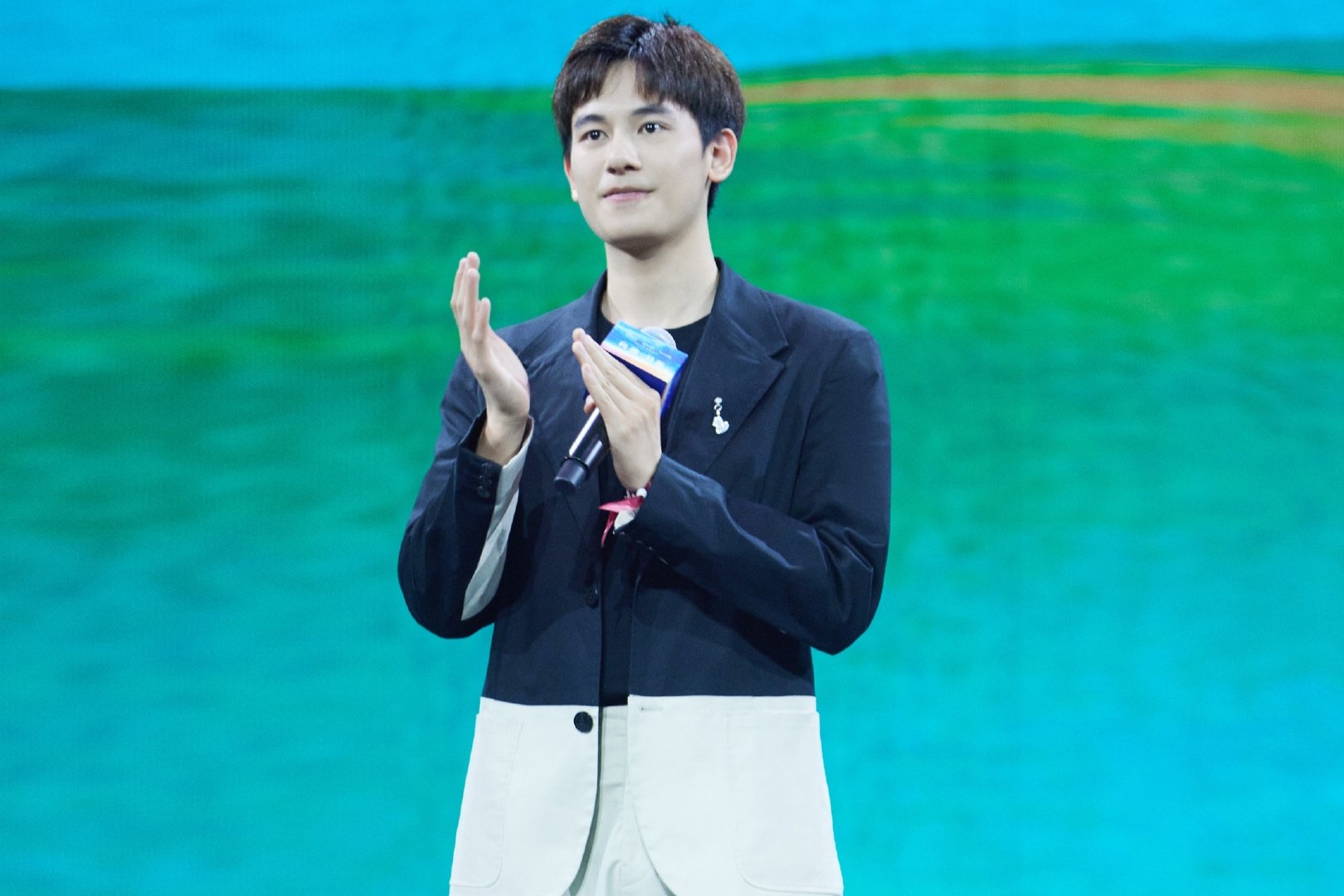 胡先煦第一次见惠英红不小心给跪下了，他究竟为何这么做？