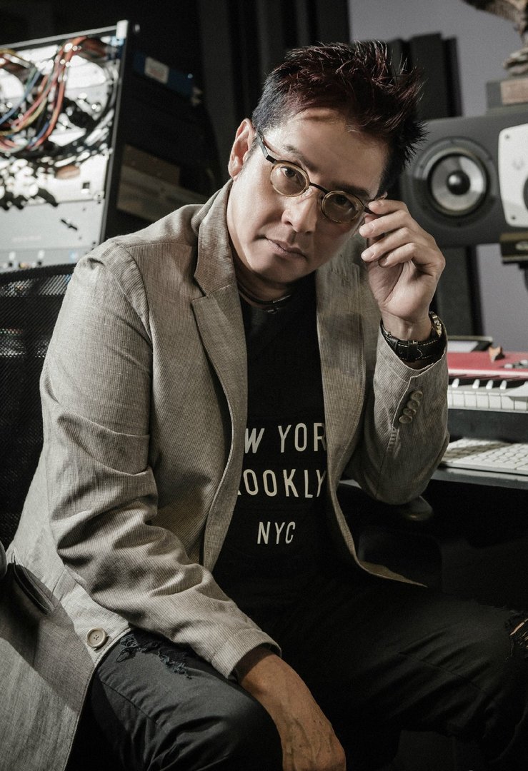 为什么大家都叫谭咏麟谭校长？