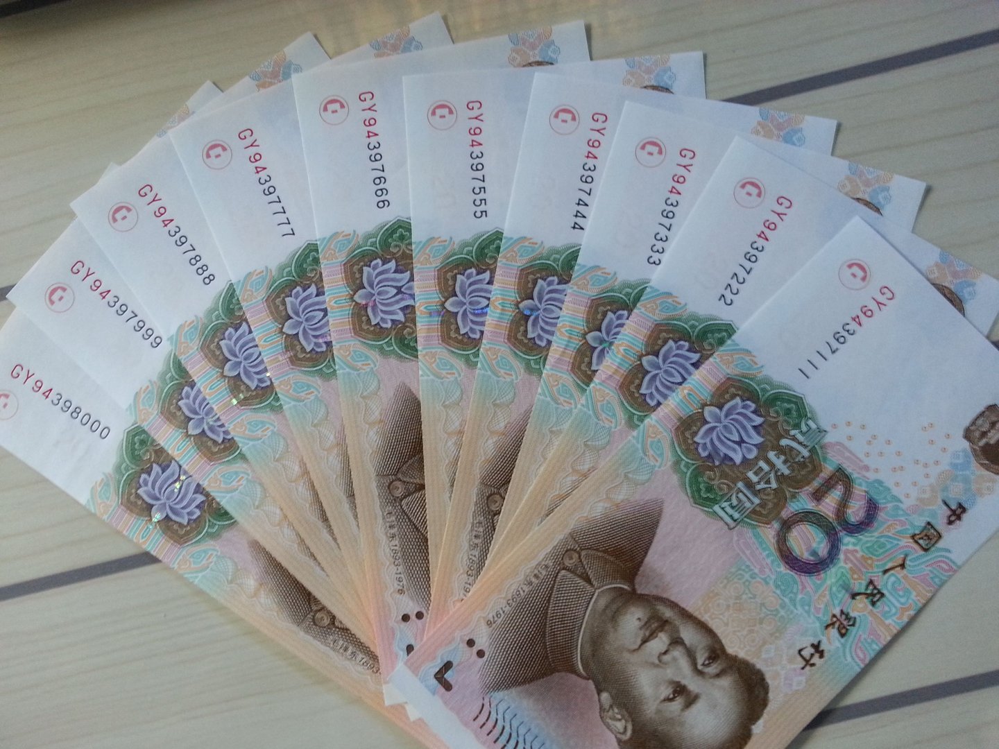 假的“百元大钞”在浙江出现，商店如何避免收到假币？