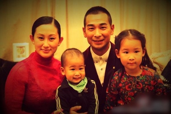 赵文卓夫妇细节见真情，他们夫妻之间是如何相处的？