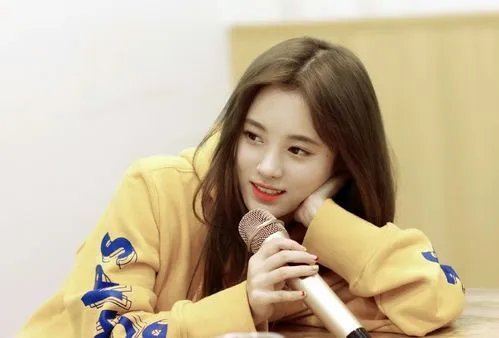 浴室歌手鞠婧祎该更新了,鞠婧祎为何被网友催更?她唱歌如何?