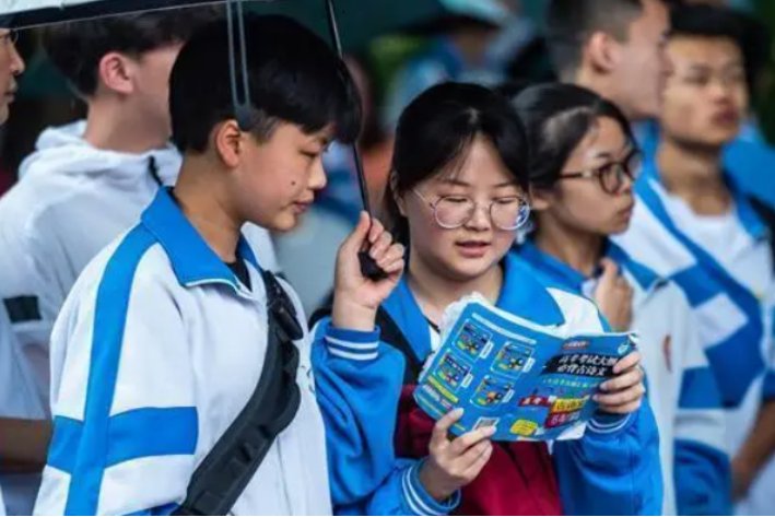 2023高考贵州预估分数线和考向