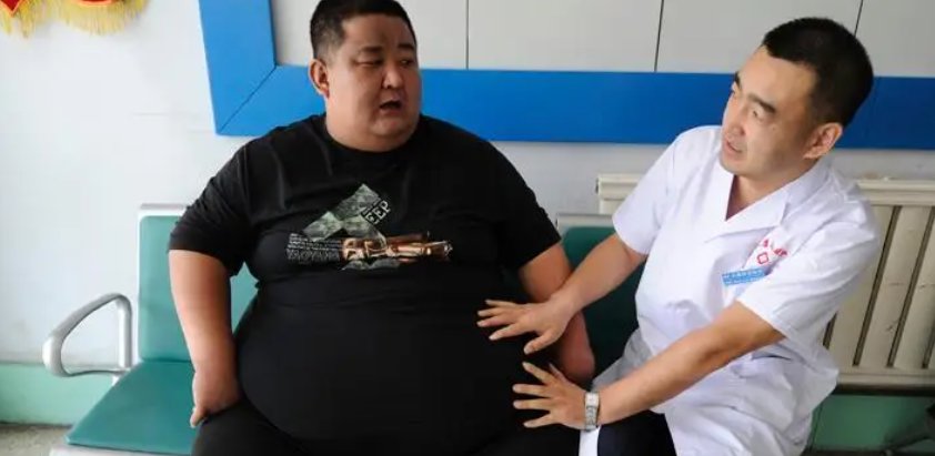 辽宁一胖爸爸抱6斤女儿直犯难,胖子有哪些行动上的“苦恼”?