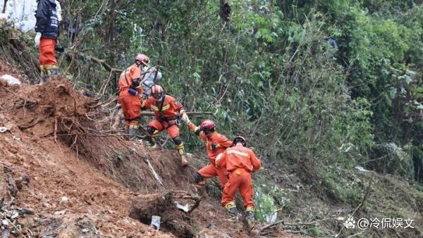 东航一客机失事，人一直都在飞机里，为何空难后却很难找到遇难者的遗体呢？