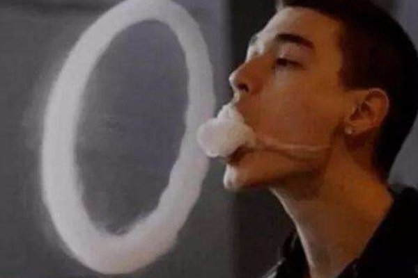 如何吐烟圈？求技巧。