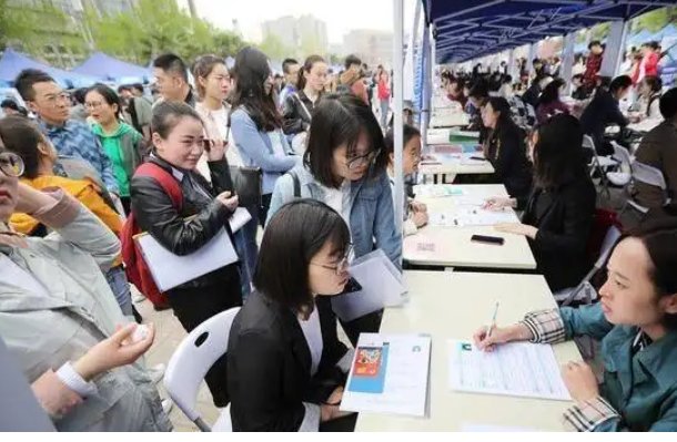 浙江一公司“选妃式招聘”散发出一股庸俗的气息，公司对此有何回应？