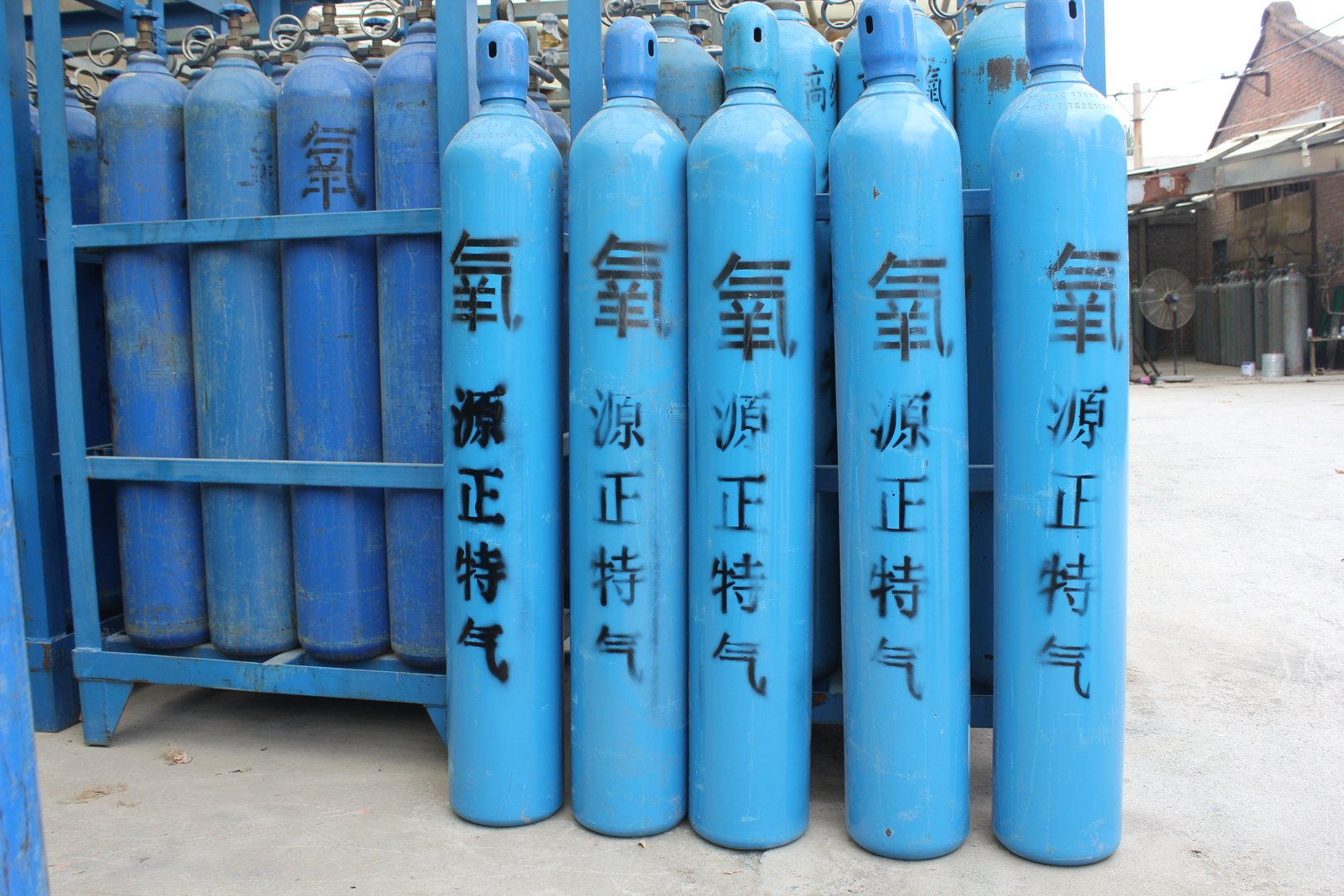 关于墨西哥氧气价格上涨四倍一事，你有何看法？