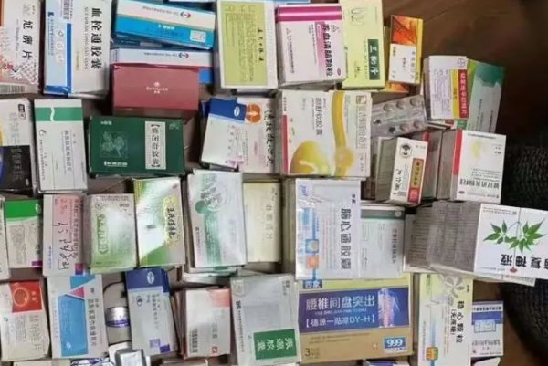 过期药品及其包装需要特殊安全处理,因为它们属于()。