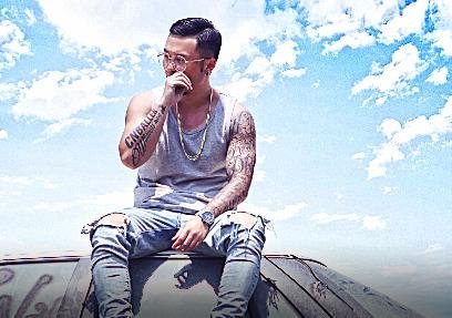 有一首歌开头一直是呜呜呜，呜呜呜呜，男的唱的，中文歌，有一句好像是我对你再也没有相信