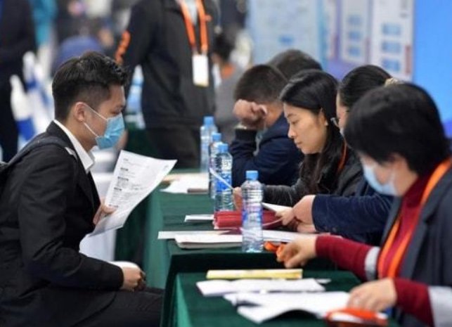 事业单位招聘不得限制毕业院校，究竟如何才能保障职校生平等竞争机会？