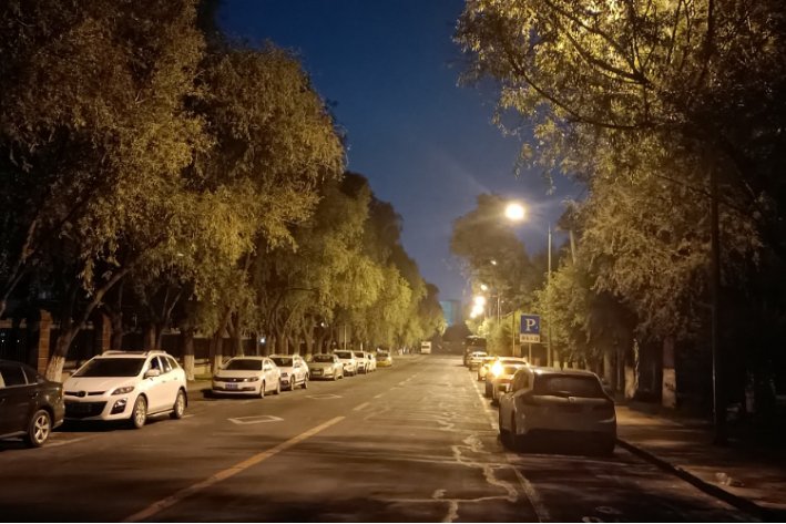 在星期六的晚上用英语怎么说