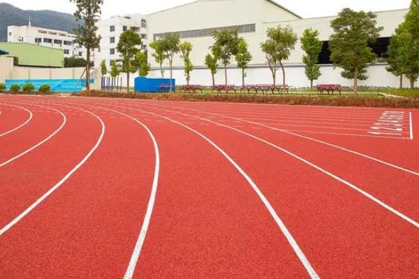 学校塑胶跑道标准