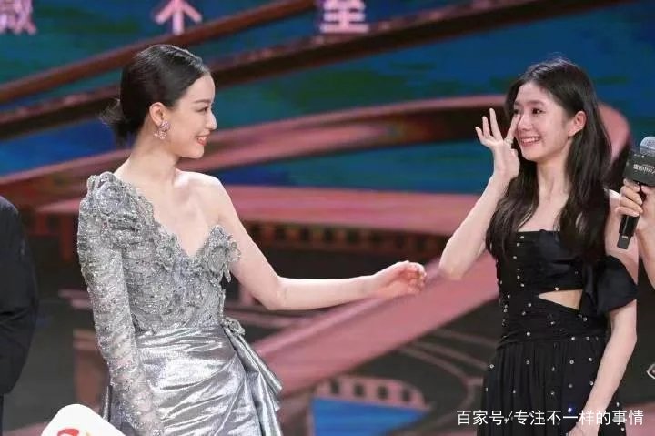 张艺谋和两代谋女郎倪妮、刘浩存同台,刘浩存现场落泪是因为什么?