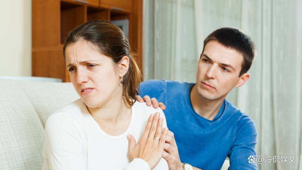 情夫想在车上发生关系，女子杀死情夫并报警，女子属于正当防卫吗？