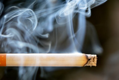 关于吸烟有害健康的英文短句