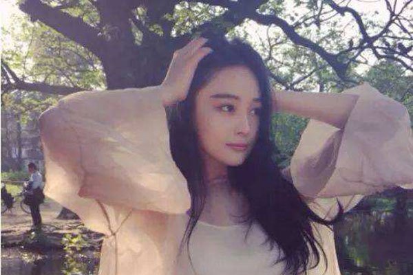 张馨予和吴卓羲大尺度床照事件 她的黑历史遭扒