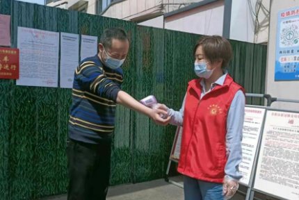 关于为何不停地从管控人员和社会层面查出感染者这一问题,吴尊友作何解释?