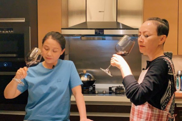 哇唧唧哇竟然是龙丹妮的网名，她为何要起这个名字？