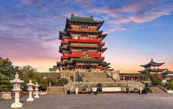 “物华天宝，人杰地灵”的意思是什么？