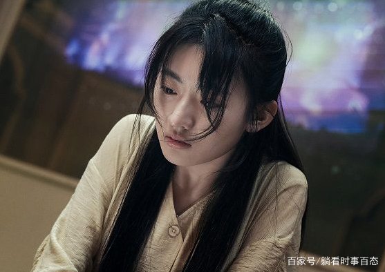 扫黑风暴中孙兴为什么要徐英子用嘴咬桌角呢？