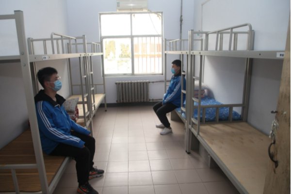 人大代表建议将高中生22点就寝写入保护法，当代高中生的压力有多大？