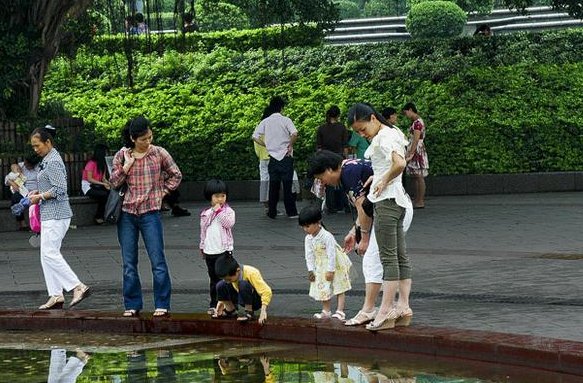 周末是哪一天？