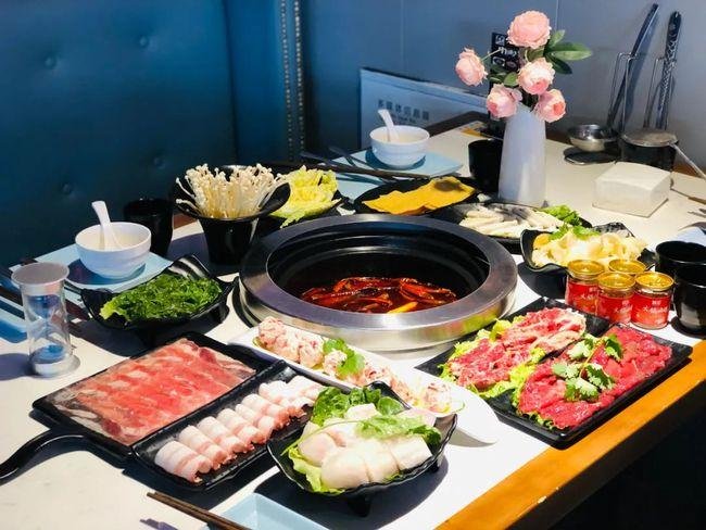 山东一女子吃火锅被服务员阿姨要求做儿媳，这名女子为何能被阿姨看中？