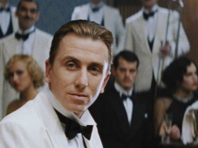 适合深夜一个人看的电影有哪些?