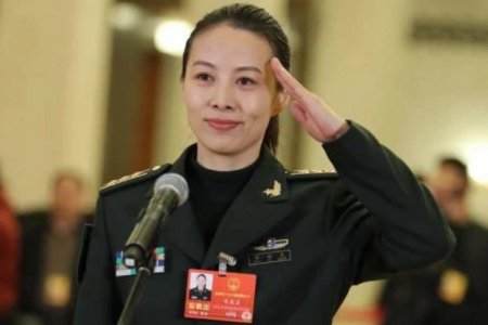 王亚平身着运动装亮相空间站，她的状态看起来如何？