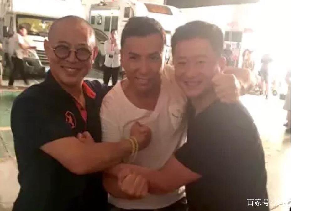 《战狼2》爆红后，李连杰警告吴京：从此夹着尾巴做人，发生了什么事情呢？
