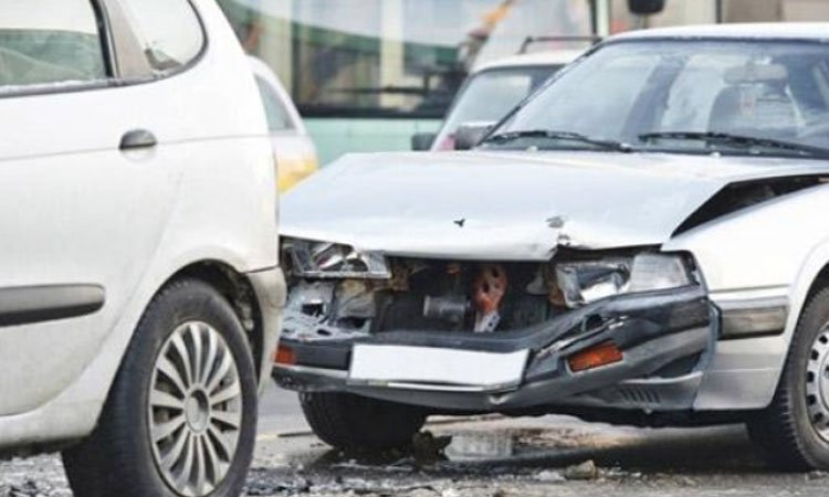 郑州一轿车从高架坠落砸到车辆，疑似两死两伤，导致这起事故的原因是什么