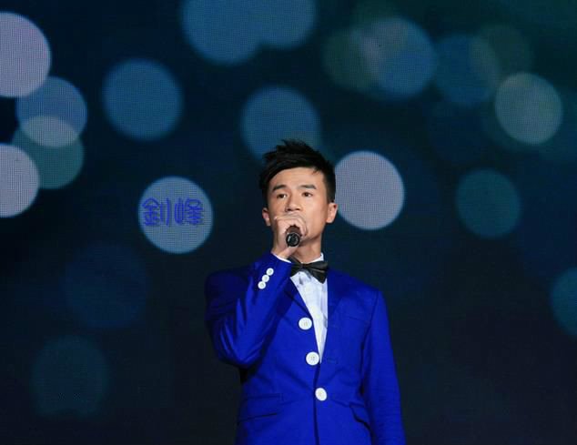 求一首粤语歌，歌词好像有《几多对能活到了几多岁